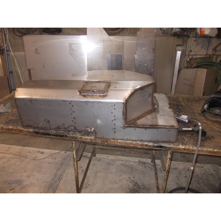 Доп бак 135 литров в задний свес вместо запасного колеса. Машина сток (эконом)