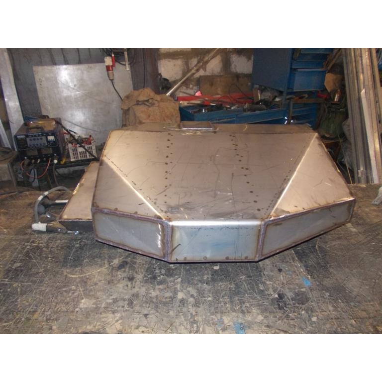 Доп бак 135 литров в задний свес вместо запасного колеса. Машина сток (эконом)