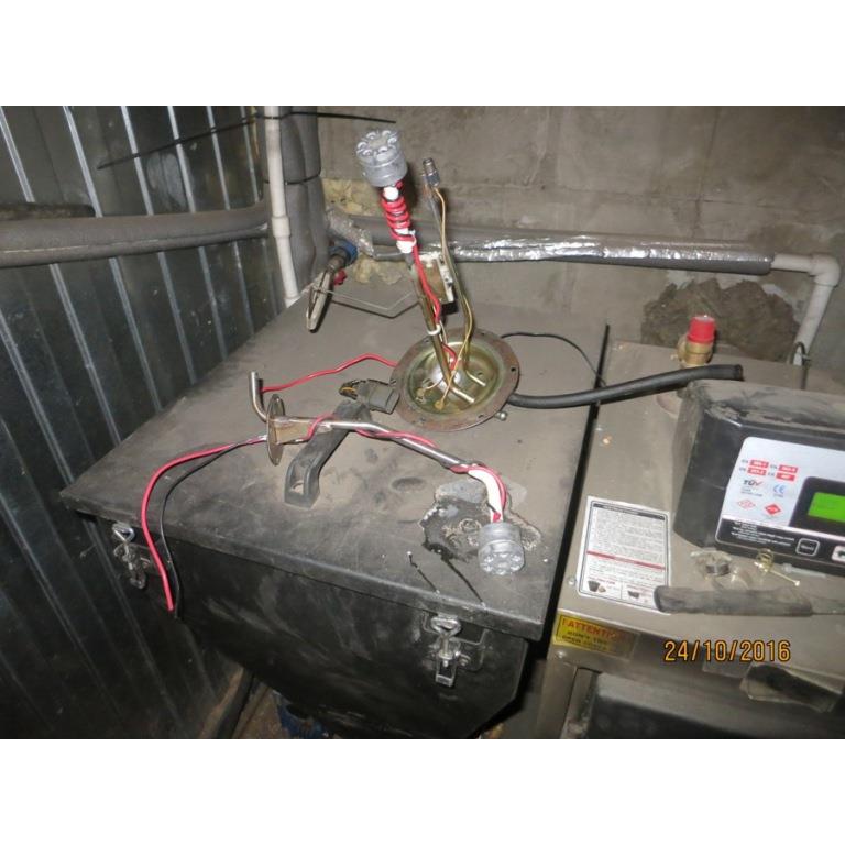 Доп бак 135 литров в задний свес вместо запасного колеса. Машина сток (экстрим)